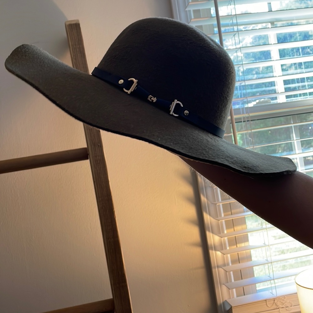 Felt hat